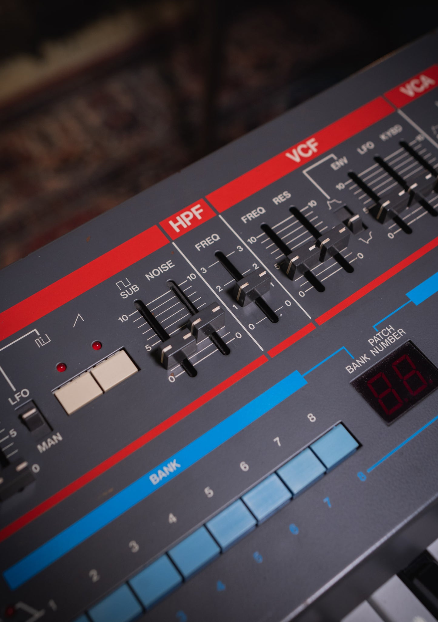 Roland Juno-106 (110v) Clásico usado (incluye funda) -Sintetizador