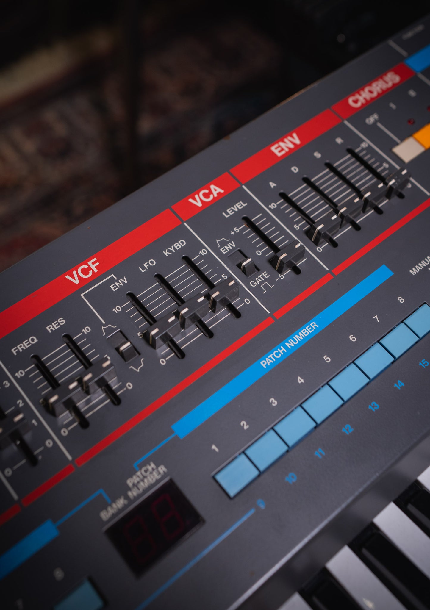 Roland Juno-106 (110v) Clásico usado (incluye funda) -Sintetizador