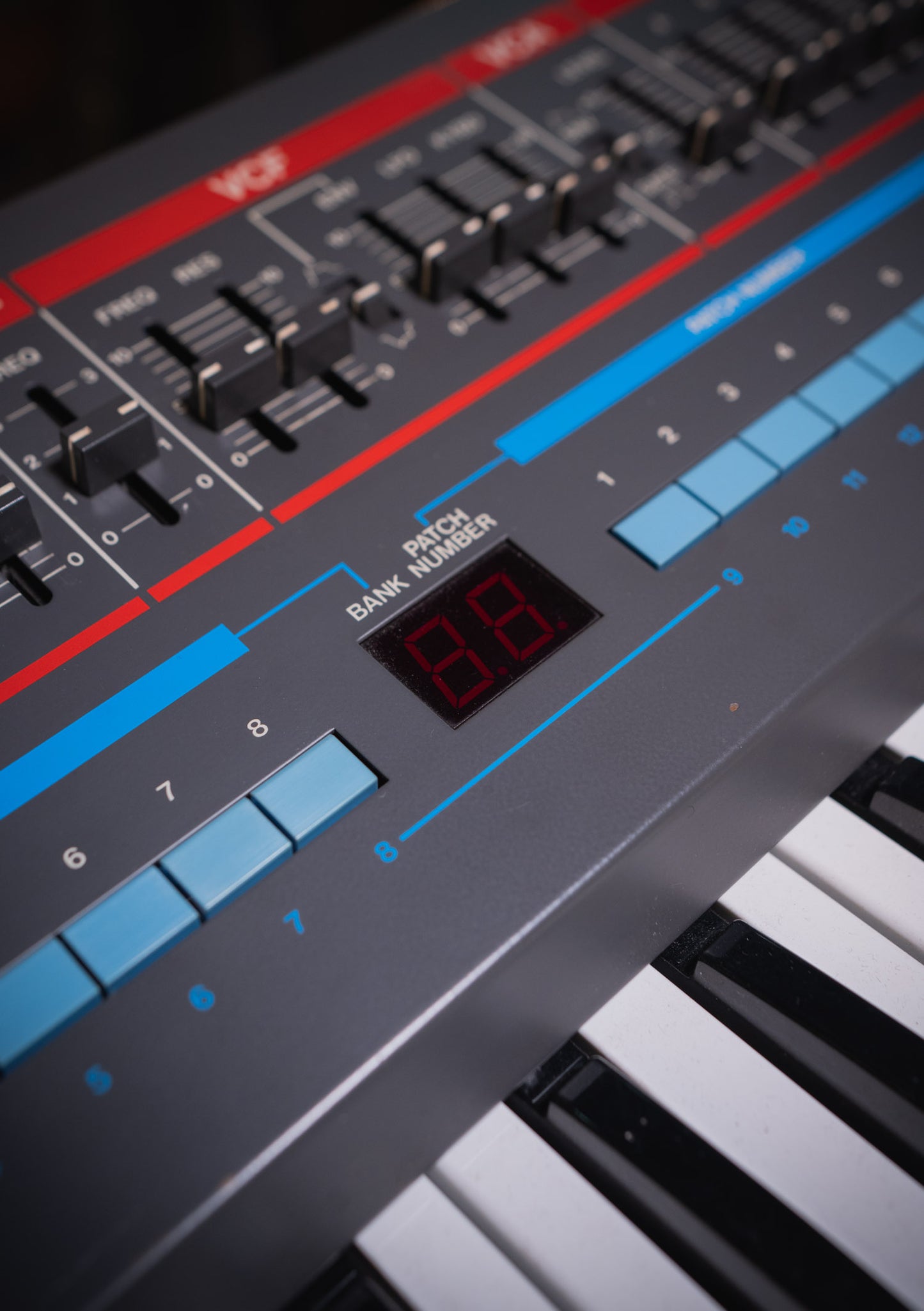 Roland Juno-106 (110v) Clásico usado (incluye funda) -Sintetizador