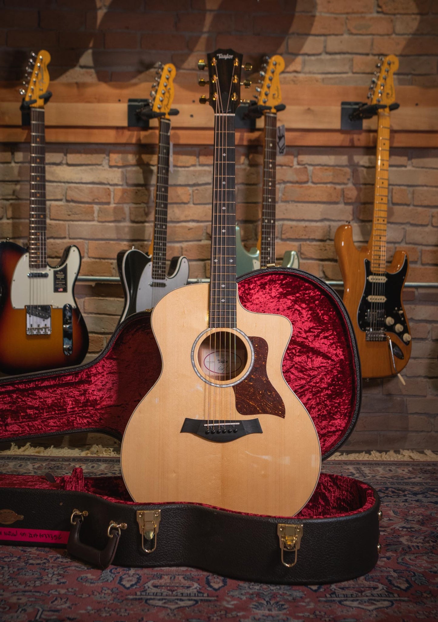 Taylor 214CE-K DLX Natural usada (incluye hardcase) - Guitarra electroacústica