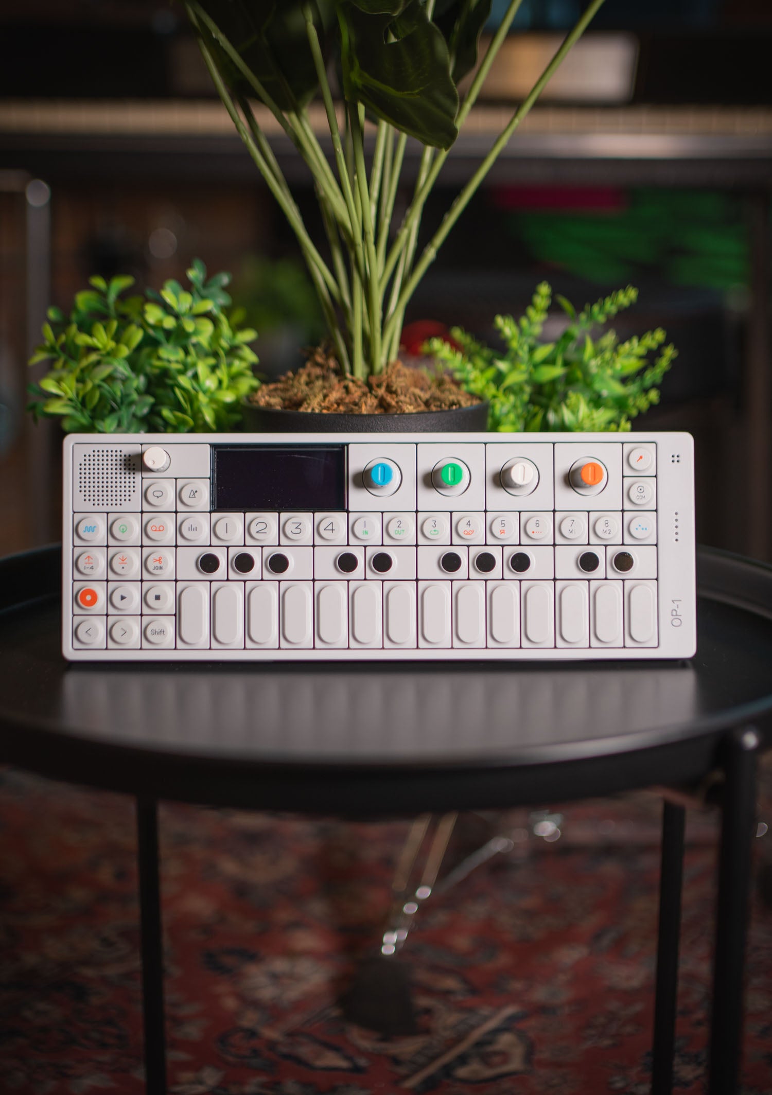 Sintetizador OP-1 Teenage Engineering (openbox) – Fat Store