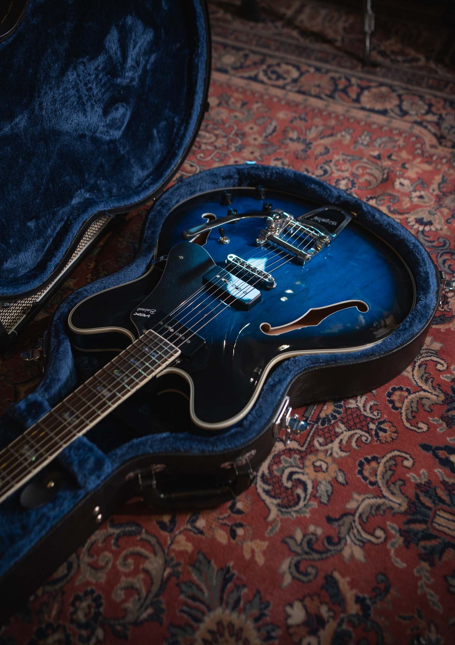 Vox BC-V90B con Bigsby Sapphire Blue made in korea incluye case usada año 2021  - Guitarra eléctrica
