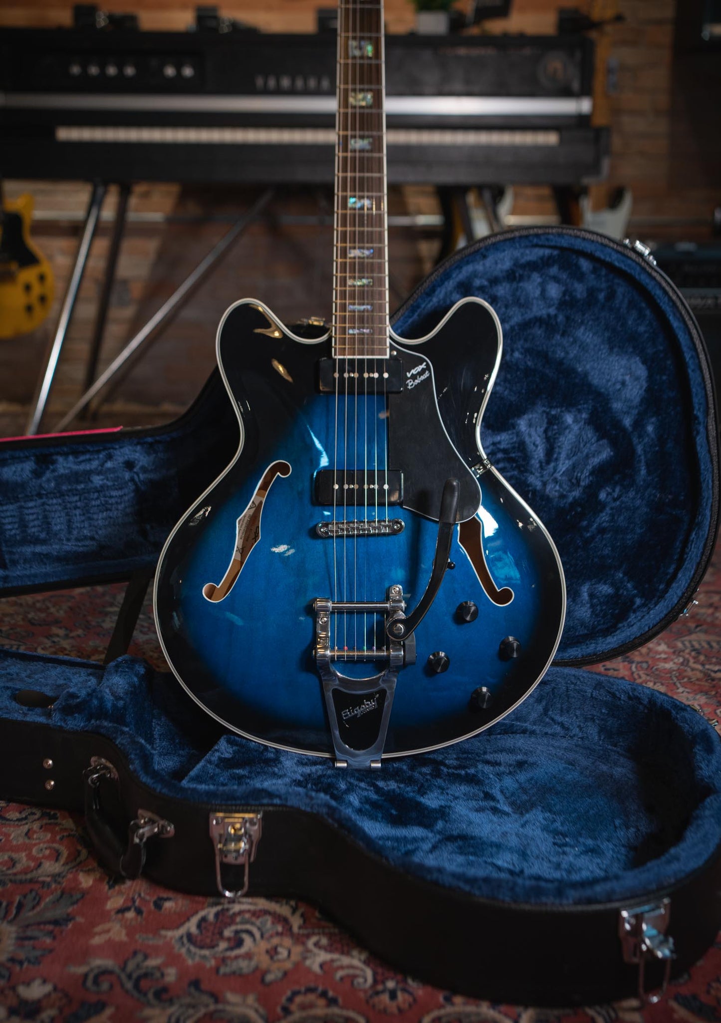 Vox BC-V90B con Bigsby Sapphire Blue made in korea incluye case usada año 2021  - Guitarra eléctrica
