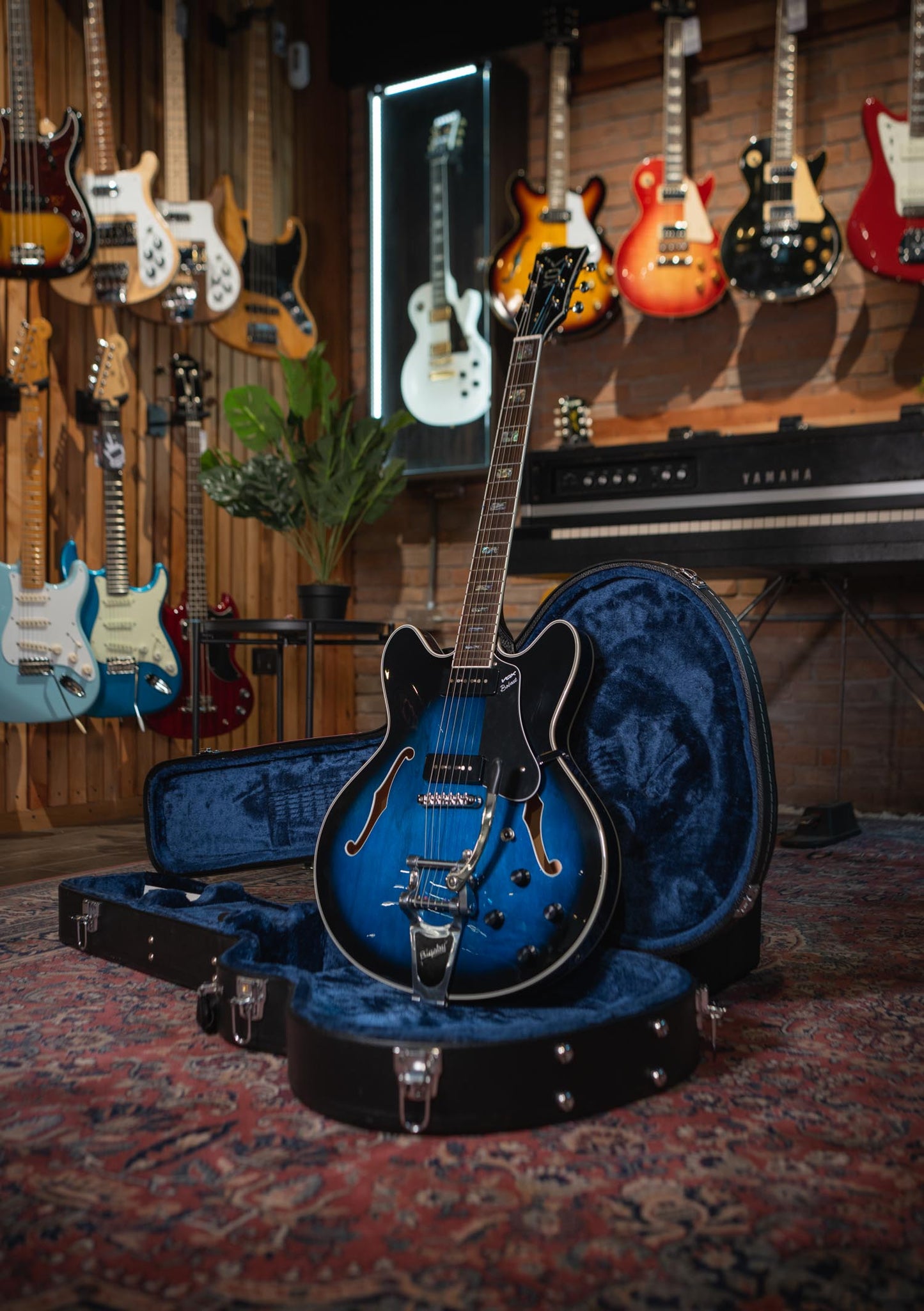 Vox BC-V90B con Bigsby Sapphire Blue made in korea incluye case usada año 2021  - Guitarra eléctrica