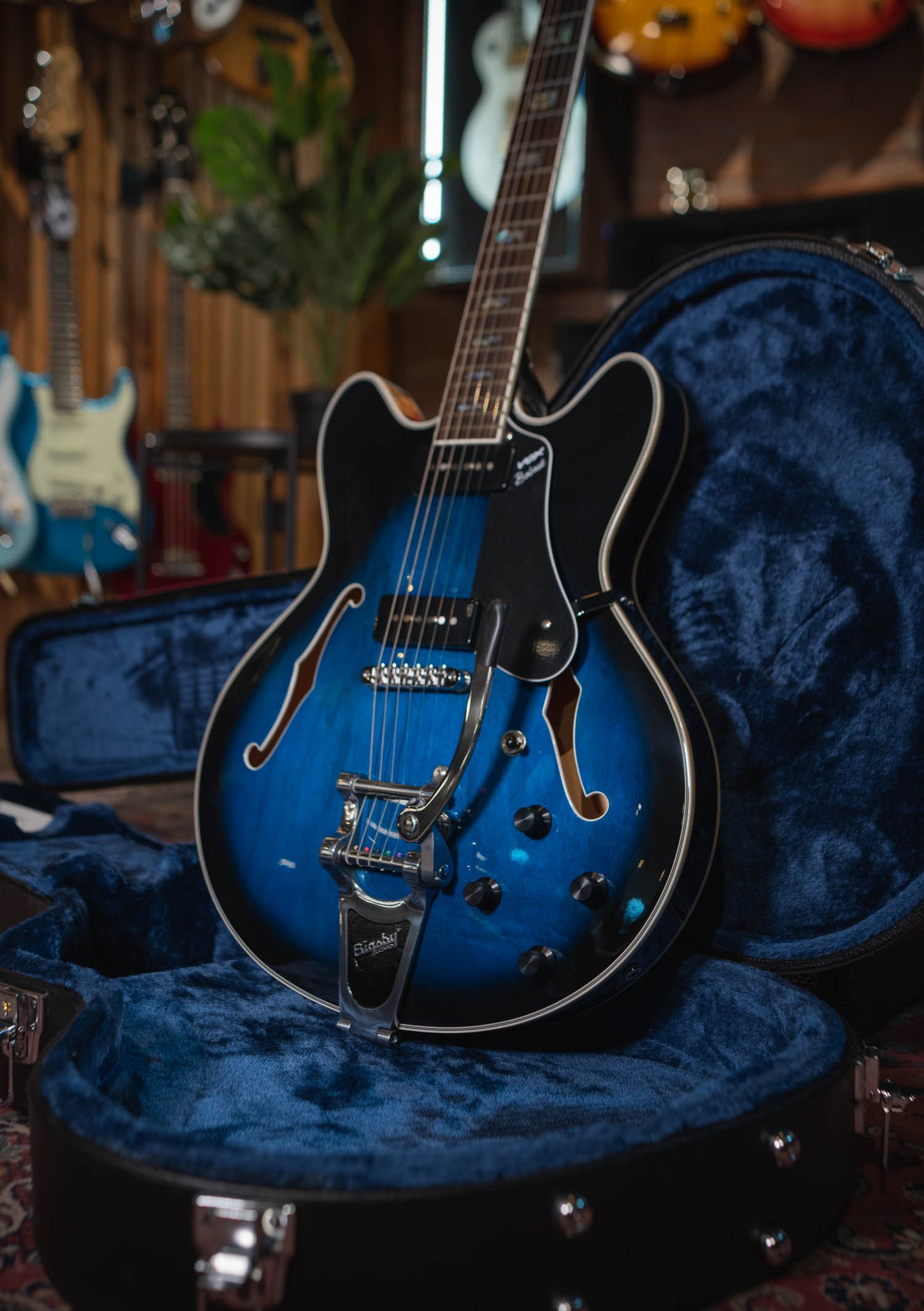 Vox BC-V90B con Bigsby Sapphire Blue made in korea incluye case usada año 2021  - Guitarra eléctrica