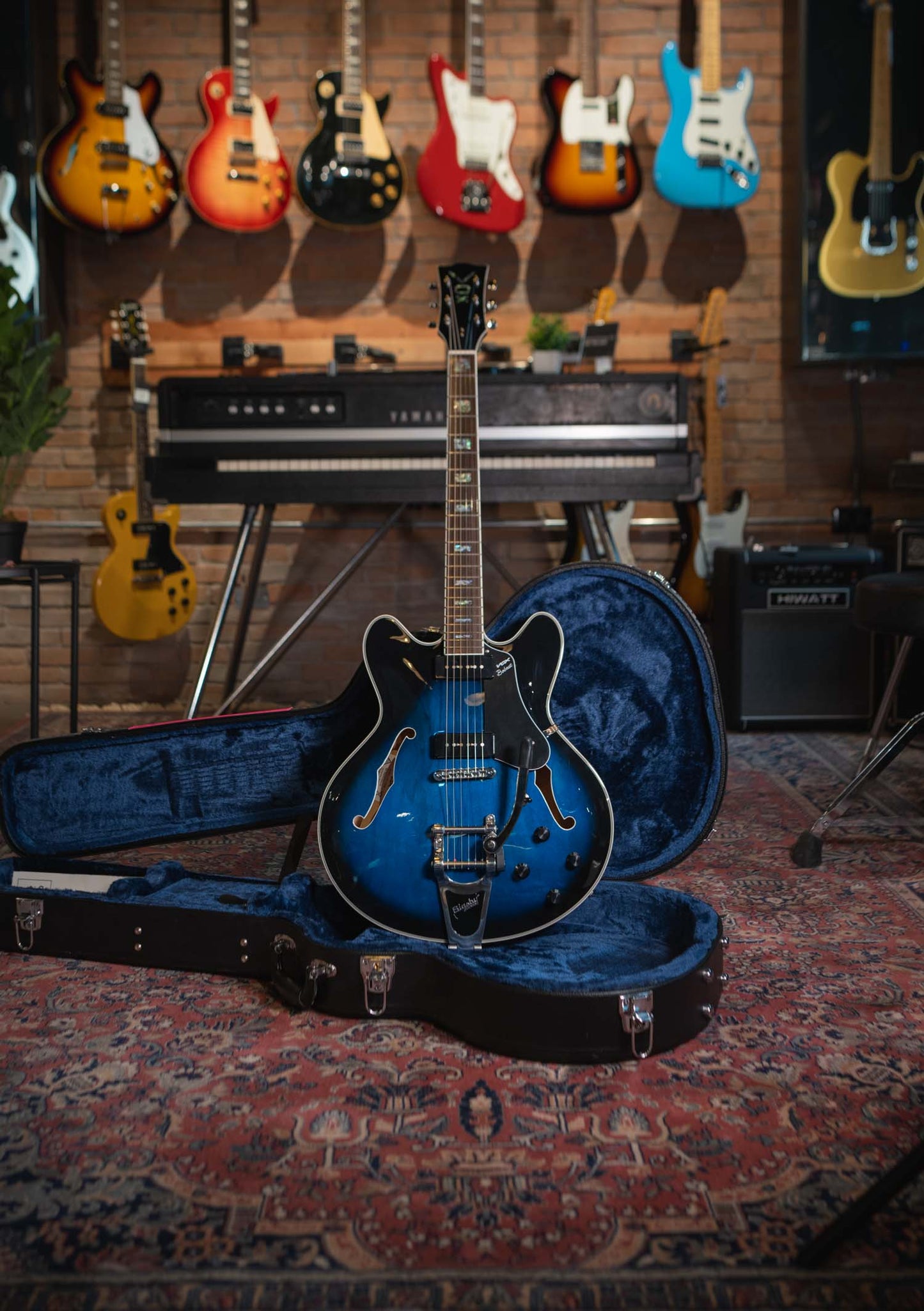 Vox BC-V90B con Bigsby Sapphire Blue made in korea incluye case usada año 2021  - Guitarra eléctrica