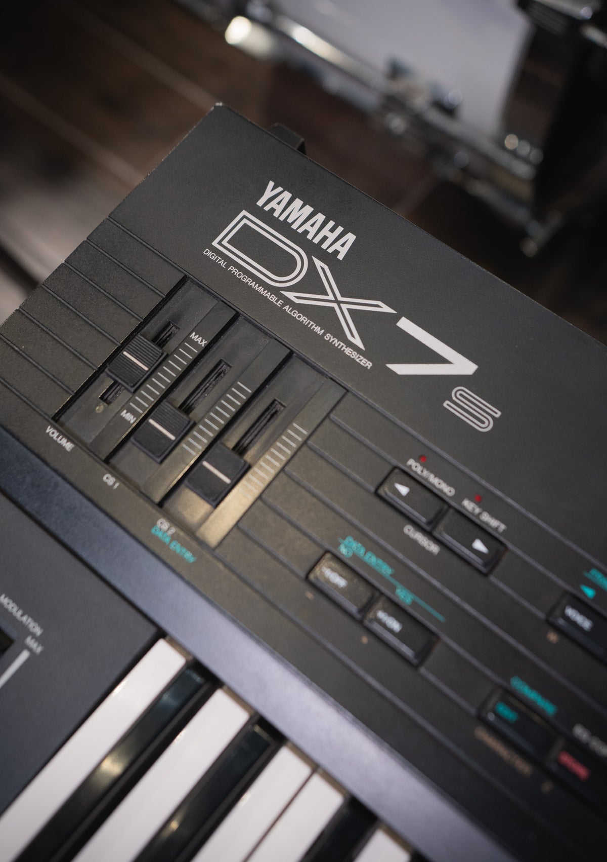 Yamaha DX7s usada - Sintetizador